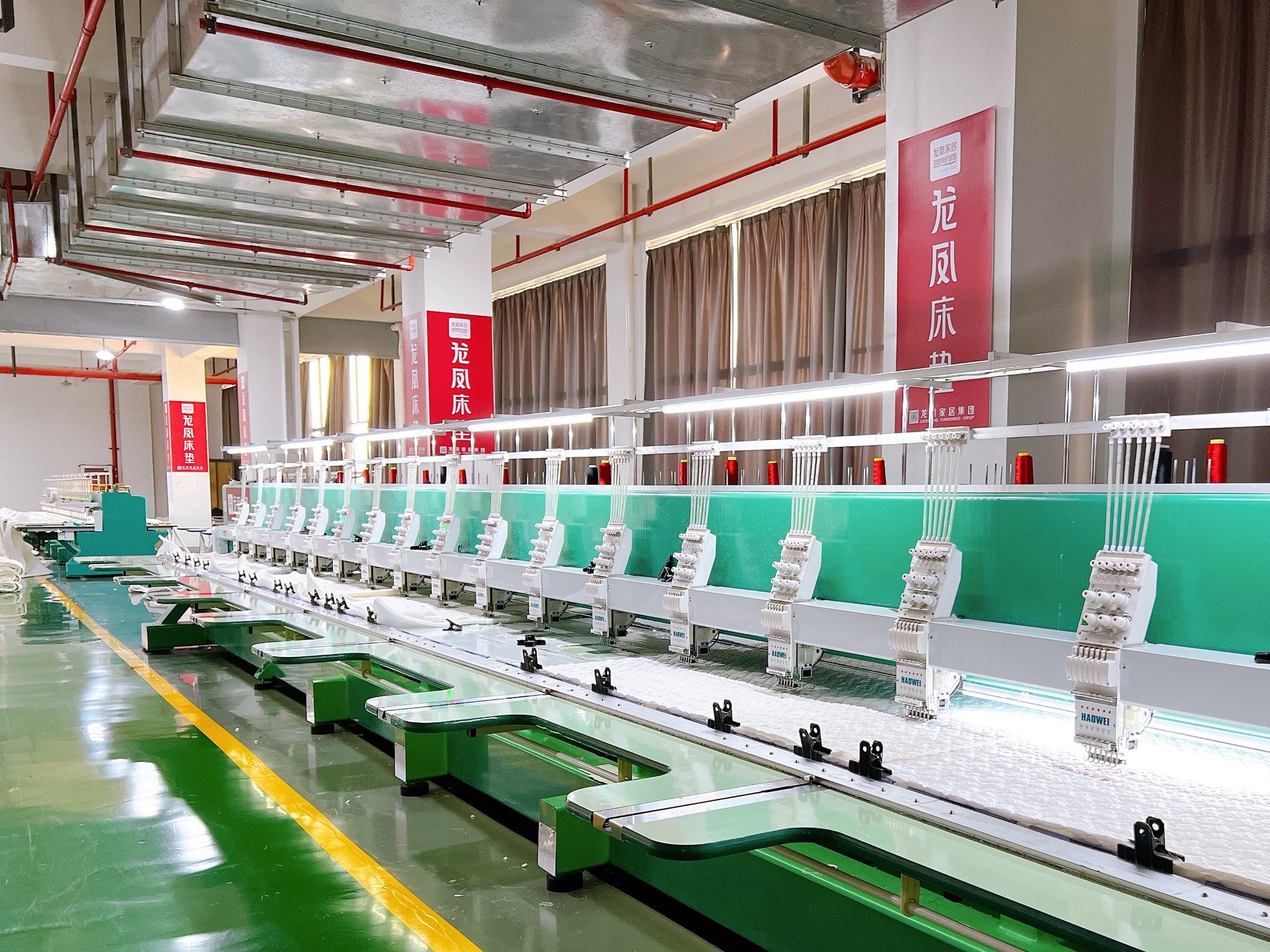 龙凤家居工厂展厅内部环境